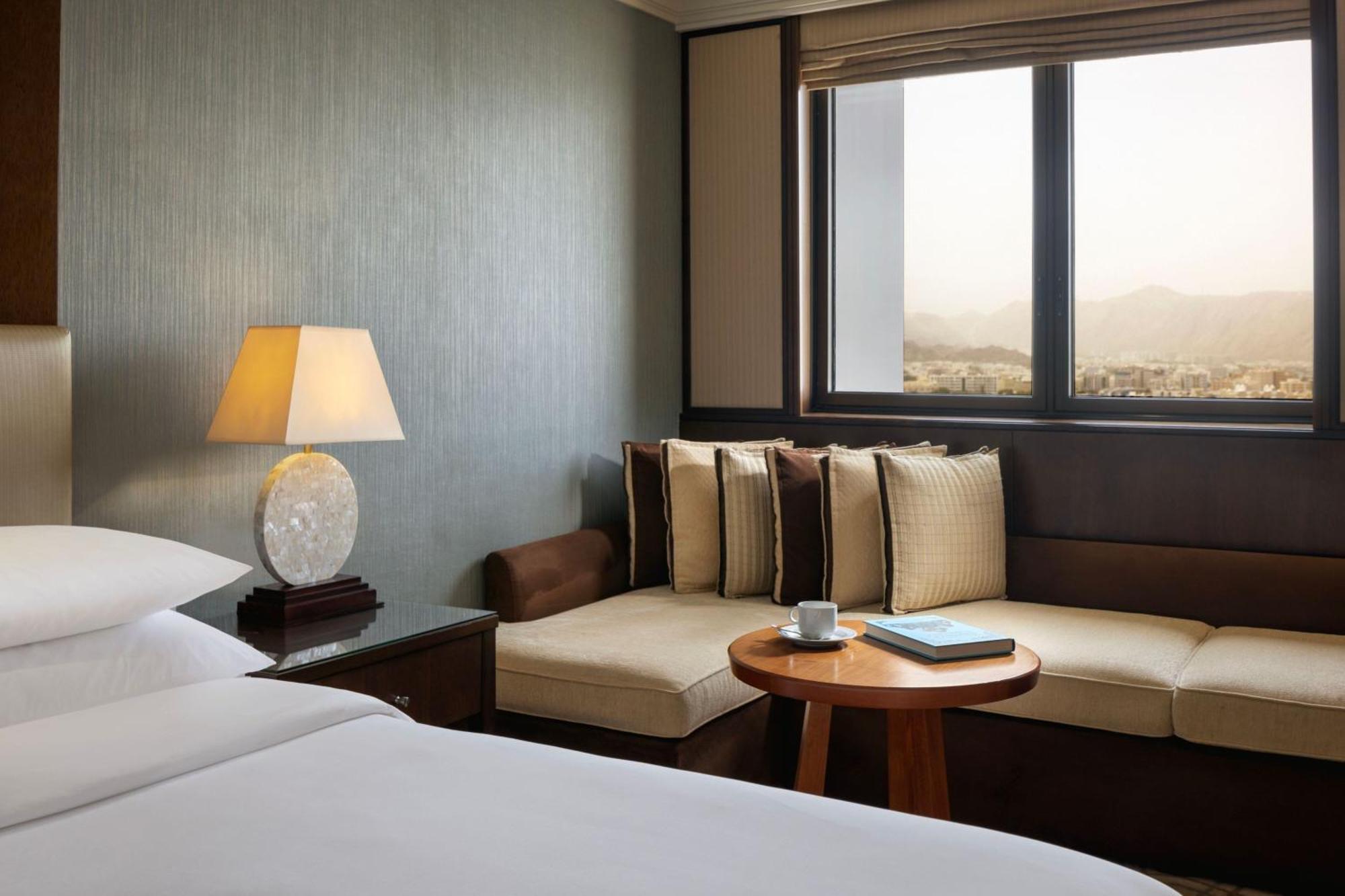 Sheraton Oman Hotel Masqat Buitenkant foto